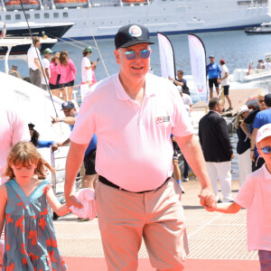 Le Prince Albert II de Monaco et ses enfants, le prince Jacques et la princesse Gabriella de Monaco - Cap Optimist en association avec la fondation princesse Charlène départ du port de Monaco pour une traversée jusqu'à Athènes en relais les Waterwoman pour un defi mondial caritatif inédit au profit des enfants vulnérables qui combattent le cancer Stéphanie Barneix, Emmanuelle Bescheron, Margot Calvet, Alexandra Lux, Marie Goyeneche, et Itziar Abascal. © Jean-Charles Vinaj/Pool Monaco/Bestimage 