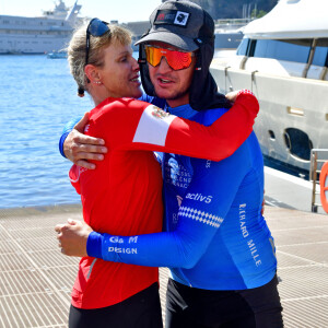 La princesse Charlène de Monaco et son frère Gareth Wittstock - La famille princière de Monaco à l'arrivée de la 3ème édition de la course "The Crossing : Calvi-Monaco Water Bike Challenge". Ce défi caritatif organisé par la Fondation Princesse Charlène se déroule les 12 et 13 septembre. Deux équipes de quatre athlètes, parmi lesquels la Princesse et son frère Gareth Wittstock, secrétaire général de la fondation, vont se relayer en water bike durant 24h pour relier les 180km qui séparent Calvi de Monaco. Monaco, le 13 septembre 2020. © Bruno Bebert/Bestimage 