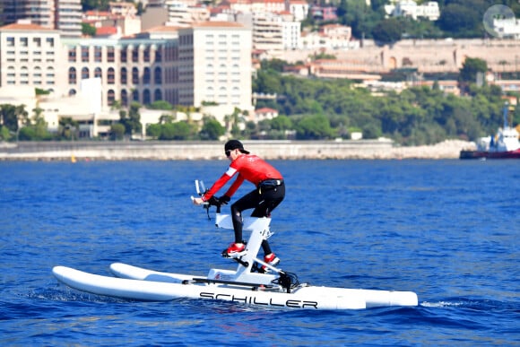 La princesse Charlène de Monaco - La famille princière de Monaco à l'arrivée de la 3ème édition de la course "The Crossing : Calvi-Monaco Water Bike Challenge". Ce défi caritatif organisé par la Fondation Princesse Charlène se déroule les 12 et 13 septembre. Deux équipes de quatre athlètes, parmi lesquels la Princesse et son frère Gareth Wittstock, secrétaire général de la fondation, vont se relayer en water bike durant 24h pour relier les 180km qui séparent Calvi de Monaco. Monaco, le 13 septembre 2020. © Bruno Bebert/Bestimage 