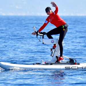 Ni si Charlene, qui a déjà participé à ce genre de compétitions, le fera à nouveau. 
La princesse Charlène de Monaco - La famille princière de Monaco à l'arrivée de la 3ème édition de la course "The Crossing : Calvi-Monaco Water Bike Challenge". Ce défi caritatif organisé par la Fondation Princesse Charlène se déroule les 12 et 13 septembre. Deux équipes de quatre athlètes, parmi lesquels la Princesse et son frère Gareth Wittstock, secrétaire général de la fondation, vont se relayer en water bike durant 24h pour relier les 180km qui séparent Calvi de Monaco. Monaco, le 13 septembre 2020. © Bruno Bebert/Bestimage 