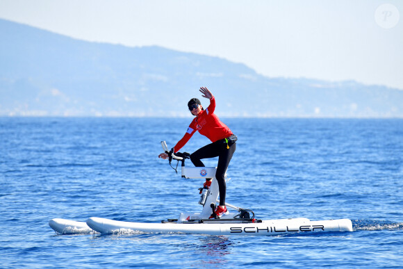 Ni si Charlene, qui a déjà participé à ce genre de compétitions, le fera à nouveau. 
La princesse Charlène de Monaco - La famille princière de Monaco à l'arrivée de la 3ème édition de la course "The Crossing : Calvi-Monaco Water Bike Challenge". Ce défi caritatif organisé par la Fondation Princesse Charlène se déroule les 12 et 13 septembre. Deux équipes de quatre athlètes, parmi lesquels la Princesse et son frère Gareth Wittstock, secrétaire général de la fondation, vont se relayer en water bike durant 24h pour relier les 180km qui séparent Calvi de Monaco. Monaco, le 13 septembre 2020. © Bruno Bebert/Bestimage 