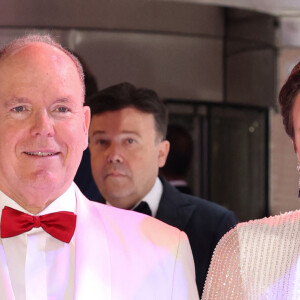 Le prince Albert II de Monaco et la princesse Charlène de Monaco lors du 74ème Gala de la Croix-Rouge Monégasque, qui se tient dans la mythique Salle des Etoiles du Sporting Monte-Carlo à Monaco. Cette année l'ambassadeur du gala n'est autre que la rock star internationale Robbie Wiliams. En cette occasion Robbie Williams s'est produit en concert exclusif à la Salle des Etoiles. Monaco, le 29 juillet 2023. © Claudia Albuquerque/Bestimage 