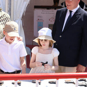 La princesse Charlene, La princesse Gabriella de Monaco, comtesse de Carladès, Le prince Jacques de Monaco, marquis des Baux - Le prince Albert II de Monaco parcourt la 4ème rencontre des sites historiques Grimaldi sur la place du palais Princier à Monaco le 10 juin 2023. © Sebastien Botella / Nice Matin / Bestimage 