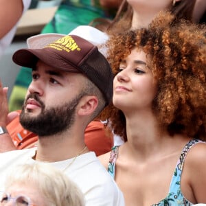 Léna Situations alias Léna Mahfouf, Olivier Ordonez ( Oli du duo Bigflo et Oli) dans les tribunes lors des Internationaux de France de Tennis de Roland Garros 2023. Paris, le 10 juin 2023. © Jacovides-Moreau / Bestimage