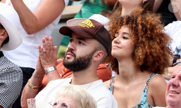 Léna Situations alias Léna Mahfouf, Olivier Ordonez ( Oli du duo Bigflo et Oli) dans les tribunes lors des Internationaux de France de Tennis de Roland Garros 2023. Paris, le 10 juin 2023. © Jacovides-Moreau / Bestimage