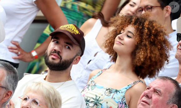 Léna Situations alias Léna Mahfouf, Olivier Ordonez ( Oli du duo Bigflo et Oli) dans les tribunes lors des Internationaux de France de Tennis de Roland Garros 2023. Paris, le 10 juin 2023. © Jacovides-Moreau / Bestimage