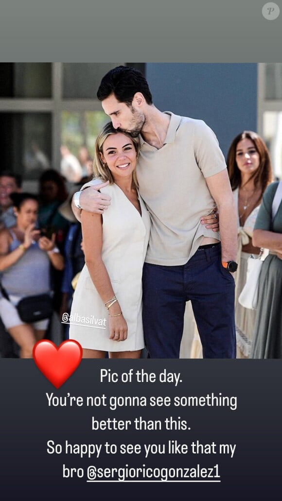 Il a dévoilé une photo de lui à la sortie de l'établissement, heureux et amaigri aux côtés de son épouse Alba Silva
Kylian MBappé a affiché son soutien à Sergio Rico en partageant une photo de sa sortie d'hôpital, accompagné de sa femme Alba