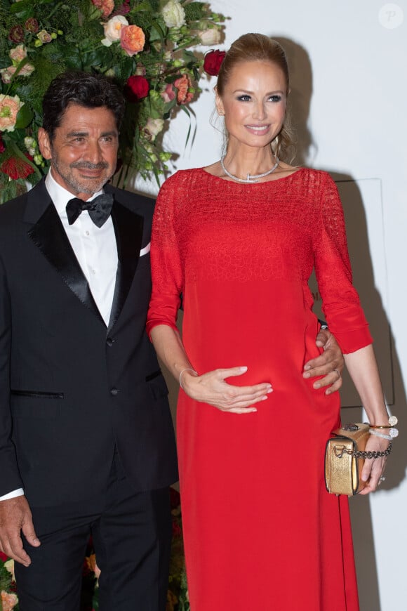 Preuve que les parents de Nina sont restés en bons termes
Adriana Karembeu enceinte et son Aram Ohanian - No Tabloids - 70ème édition du gala de la Croix Rouge monegasque à Monaco le 27 juillet 2018. © Pierre Villard/Le Palais Princier/Monte-Carlo-SBM via Bestimage