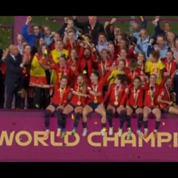 Letizia d'Espagne et sa fille Sofia ont assisté à la finale de la Coupe du monde de football féminin, remportée par l'Espagne contre l'Angleterre (1-0).