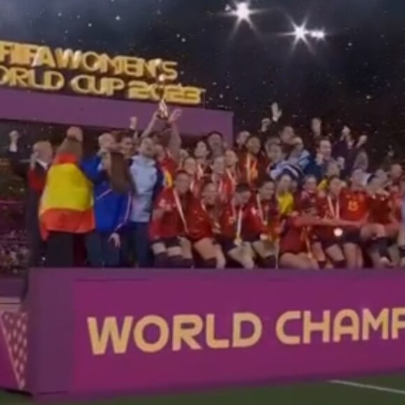 Letizia d'Espagne et sa fille Sofia ont assisté à la finale de la Coupe du monde de football féminin, remportée par l'Espagne contre l'Angleterre (1-0).
