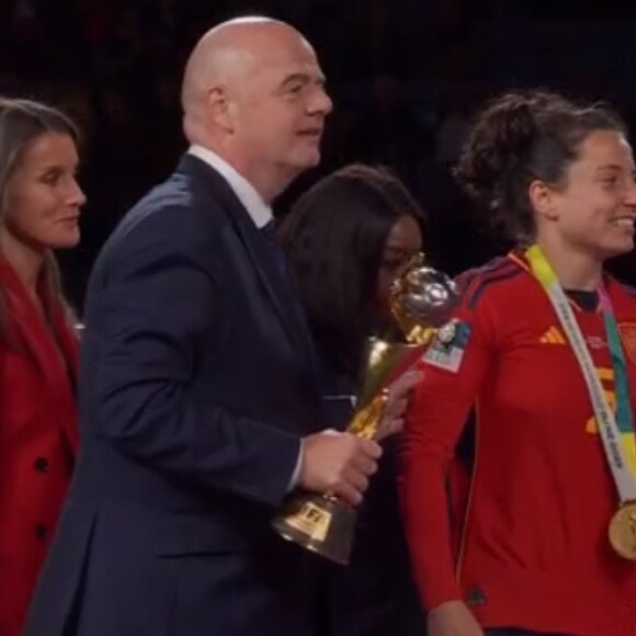 Letizia d'Espagne et sa fille Sofia ont assisté à la finale de la Coupe du monde de football féminin, remportée par l'Espagne contre l'Angleterre (1-0).