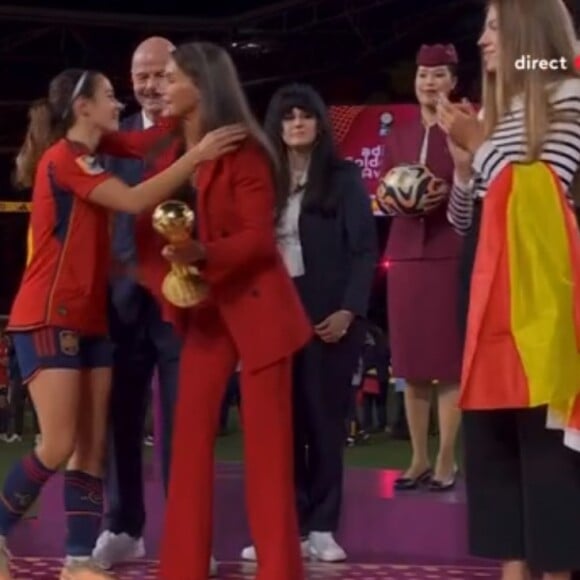 Letizia d'Espagne et sa fille Sofia ont assisté à la finale de la Coupe du monde de football féminin, remportée par l'Espagne contre l'Angleterre (1-0).