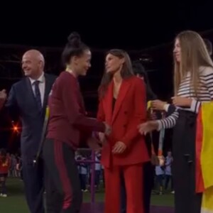 Letizia d'Espagne et sa fille Sofia ont assisté à la finale de la Coupe du monde de football féminin, remportée par l'Espagne contre l'Angleterre (1-0).