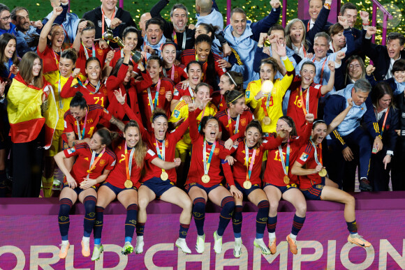Letizia d'Espagne et sa fille Sofia ont assisté à la finale de la Coupe du monde de football féminin, remportée par l'Espagne contre l'Angleterre (1-0). © Sydney Low/ZUMA Press Wire/Bestimage