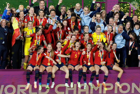 Letizia d'Espagne et sa fille Sofia ont assisté à la finale de la Coupe du monde de football féminin, remportée par l'Espagne contre l'Angleterre (1-0). © Sydney Low/ZUMA Press Wire/Bestimage