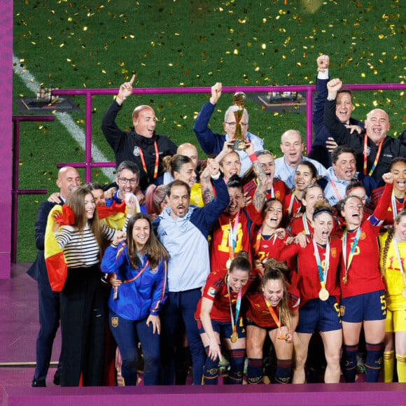 Letizia d'Espagne et sa fille Sofia ont assisté à la finale de la Coupe du monde de football féminin, remportée par l'Espagne contre l'Angleterre (1-0). © Sydney Low/ZUMA Press Wire/Bestimage