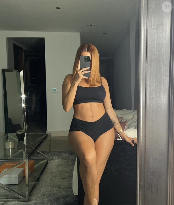Comme au cours du week-end lorsqu'elle a partagé des photos d'elle en sous-vêtements
Mélanie Da Cruz se dévoile en sous-vêtements sur Instagram.