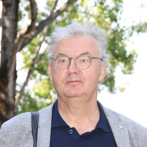 Le producteur a également dévoilé une incroyable anecdote liée au malaise cardiaque dont il fut victime après l'élection de Miss France 2023
Dominique Besnehard - Dévoilement d'une plaque commémorative en l'honneur de Jean-Claude Brialy sur la façade de l'immeuble où il vécut 25 quai de Bourbon Paris 4ème, à Paris, France, le 14 juin 2023. © Coadic Guirec/Bestimage 