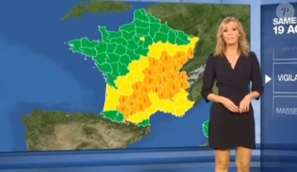 Stéphanie Duval en pleine présentation du bulletin météo et immortalisée sur Instagram.