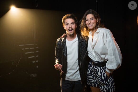 Exclusif - Laury Thilleman et son mari Juan Arbelaez - Backstage - Enregistrement de l'émission "La Chanson secrète 9" à la Seine musicale à Paris, diffusée le 27 novembre sur TF1 à 21h05 Après le succès des précédentes éditions, " LA CHANSON SECRETE ", présentée par N.Aliagas et produite par DMLS TV, revient sur TF1. 10 artistes ne savent rien de ce qui va se passer pour eux ! Ils ont accepté de jouer le jeu, de se laisser totalement surprendre, émouvoir, parfois même déstabiliser car ils vont découvrir en même temps que les téléspectateurs une surprise : une chanson qui leur est chère revisitée et réinterprétée par un artiste.&8232; Des mises en scène spectaculaires au service de l'émotion... Et des émotions fortes pour l'artiste assis dans le fauteuil grâce à la venue sur le plateau de proches et d'invités inattendus. Les téléspectateurs seront aux premières loges pour vivre ces moments d'intimité musicale rare. Avec une surprise faite à un couple d'artistes et un anniversaire surprise sur le plateau pour l'un des invités. © Gaffiot-Moreau / Bestimage