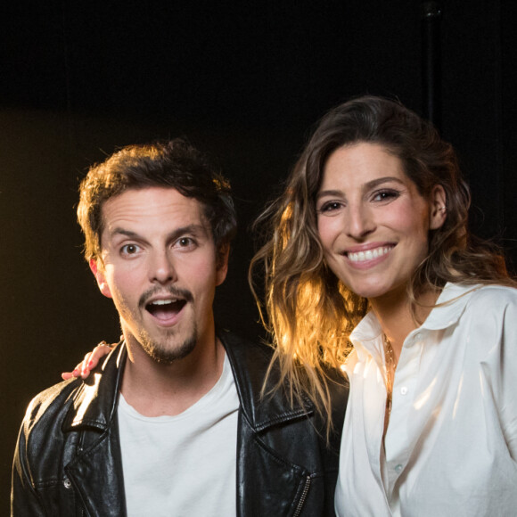 Exclusif - Laury Thilleman et son mari Juan Arbelaez - Backstage - Enregistrement de l'émission "La Chanson secrète 9" à la Seine musicale à Paris, diffusée le 27 novembre sur TF1 à 21h05 Après le succès des précédentes éditions, " LA CHANSON SECRETE ", présentée par N.Aliagas et produite par DMLS TV, revient sur TF1. 10 artistes ne savent rien de ce qui va se passer pour eux ! Ils ont accepté de jouer le jeu, de se laisser totalement surprendre, émouvoir, parfois même déstabiliser car ils vont découvrir en même temps que les téléspectateurs une surprise : une chanson qui leur est chère revisitée et réinterprétée par un artiste.&8232; Des mises en scène spectaculaires au service de l'émotion... Et des émotions fortes pour l'artiste assis dans le fauteuil grâce à la venue sur le plateau de proches et d'invités inattendus. Les téléspectateurs seront aux premières loges pour vivre ces moments d'intimité musicale rare. Avec une surprise faite à un couple d'artistes et un anniversaire surprise sur le plateau pour l'un des invités. © Gaffiot-Moreau / Bestimage