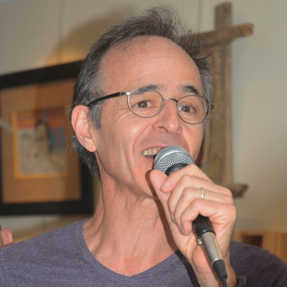 Jean-Jacques Goldman est sorti du silence dans le Canard Enchaîné.
Exclusif - Jean-Jacques Goldman - Vente aux enchères à l'occasion du 20ème anniversaire du spectacle "Les Vendanges du Coeur" à Ouveillan, près de Narbonne (Aude) au profit des "Restos du Coeur.