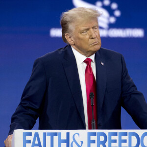 Et n'a pas manqué de dénoncer un "simulacre de justice".
Donald Trump fait un discours pour une conférence d'activistes chrétiens et de consrvateurs. Juin 2023, Washington District. © Brian Cahn/ZUMA Press Wire)"