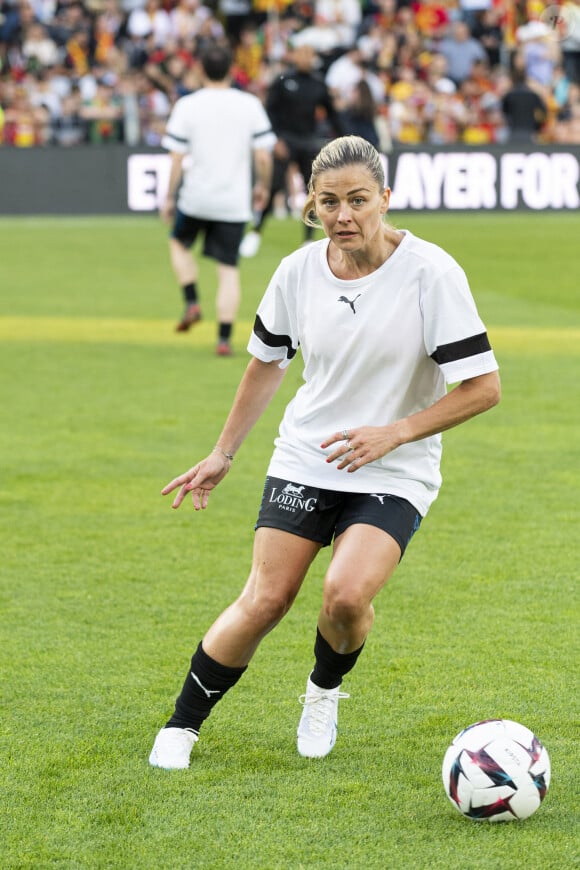 Dans un cliché posté sur Instagram, Laure Boulleau se la joue Pamela Anderson en maillot rouge vif.
Exclusif - Laure Boulleau - 3ème édition de la rencontre de football caritative "Match des héros" entre le "RC Lens Légendes" et "L'équipe Unicef" au stade Bollaert-Delelis à Lens le 6 juin 2023. © Pierre Perusseau / Bestimage