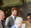 C'est souvent elle qui s'occupe des bambins.
Le prince Philip, duc d'Edimbourg, la reine Elisabeth II d'Angleterre, la mère de Meghan Doria Ragland, le prince Harry, duc de Sussex, Meghan Markle, duchesse de Sussex, et leur fils Archie Harrison Mountbatten-Windsor. Windsor, le 7 mai 2019. 