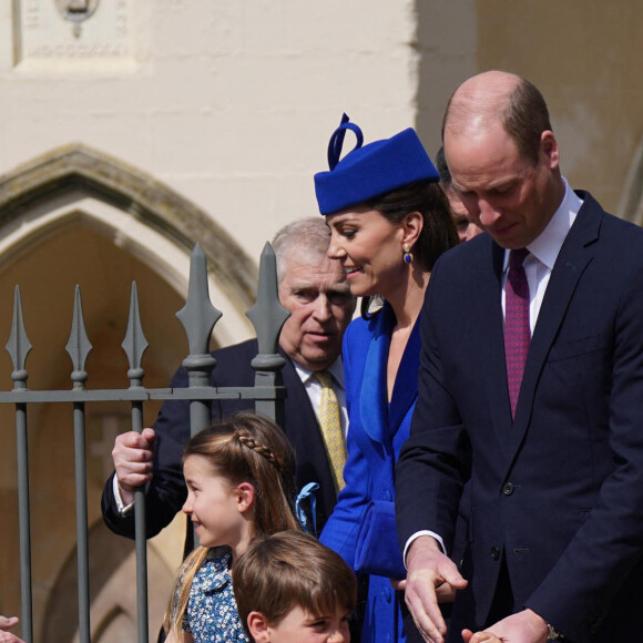 Catherine (Kate) Middleton, princesse de Galles, La princesse Charlotte de Galles, Le prince William, prince de Galles, Le prince Louis de Galles, Le prince Andrew, duc d'York - La famille royale du Royaume Uni arrive à la chapelle Saint George pour la messe de Pâques au château de Windsor le 9 avril 2023. 