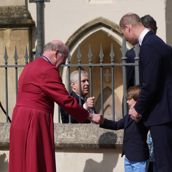 Le prince Andrew, duc d'York, Le prince William, prince de Galles, Le prince Louis de Galles, Catherine (Kate) Middleton, princesse de Galles, Le prince George de Galles - La famille royale du Royaume Uni arrive à la chapelle Saint George pour la messe de Pâques au château de Windsor le 9 avril 2023. 