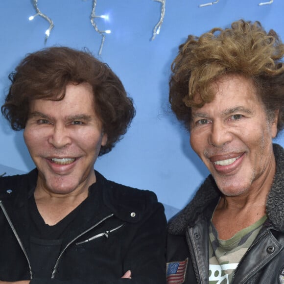 Les frères Bogdanoff avait parfois la fâcheuse habitude d'édulcorer la réalité.
Igor et Grichka Bogdanoff (Bogdanov) - Déjeuner pour le lancement de la campagne des Pères Noël Vert au siège du Secours Populaire à Paris le 24 septembre 2019. © Giancarlo Gorassini/Bestimage
