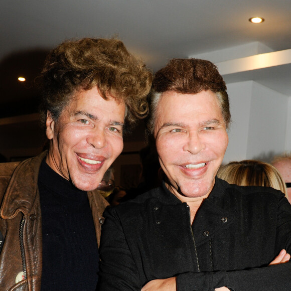 Igor Bogdanov (Bogdanoff) et son frère Grichka lors de la générale de la pièce "Les fantômes de la rue papillon" au théâtre de la Bruyère à Paris, le 23 novembre 2017. © Guirec Coadic/Bestimage