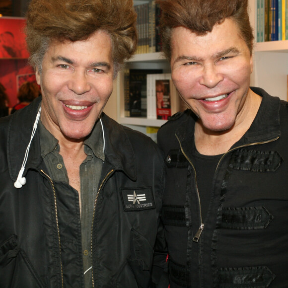 Etudes, carrière, transformation physique... les jumeaux ont tout fait ensemble.
Igor et Grichka Bogdanoff (Bogdanov) - Le "33ème Salon du Livre" au parc des expositions de la porte de Versailles à Paris, le 20 mars 2016.