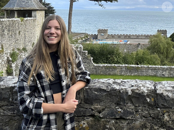 Au même endroit que sa grande soeur, Leonor !
La princesse Sofia, infante d'Espagne, arrive à l'UWC Atlantic College pour sa rentrée scolaire à Llantwit Major au Royaume Uni le 29 août 2023. 