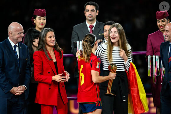 La reine Letizia d'Espagne et l'infante Sofia d'Espagne assistent à la victoire de l'équipe espagnole face à l'Angleterre (1 - 0) lors de la Coupe du monde féminine de football (FIFA) à Sydney, le 20 août 2023. 