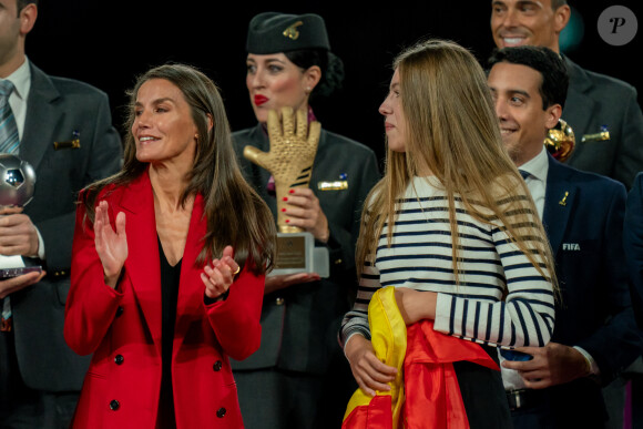 La reine Letizia d'Espagne et l'infante Sofia d'Espagne assistent à la victoire de l'équipe espagnole face à l'Angleterre (1 - 0) lors de la Coupe du monde féminine de football (FIFA) à Sydney, le 20 août 2023. 