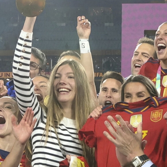 La reine Letizia d'Espagne et sa fille la princesse Sofia assistent à la finale de la Coupe du monde féminine de la FIFA au Stadium Australia à Sydney, Australie, le 20 août 2023. 