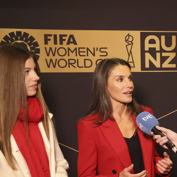 Heureusement, Sofia d'Espagne a passé du temps avec sa mère Letizia ces derniers jours.
La reine Letizia d'Espagne et sa fille la princesse Sofia assistent à la finale de la Coupe du monde féminine de la FIFA au Stadium Australia à Sydney, Australie, le 20 août 2023. 