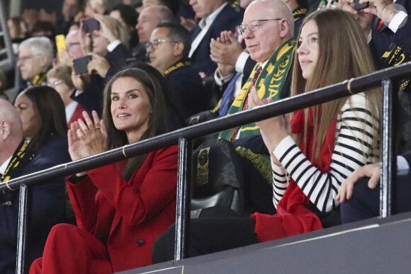 La reine Letizia d'Espagne et sa fille la princesse Sofia assistent à la finale de la Coupe du monde féminine de la FIFA au Stadium Australia à Sydney, Australie, le 20 août 2023. 