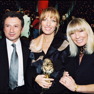 Michel Drucker, Dany Saval et sa fille Stéfanie Jarre lors de la soirée des Molières en 2002.