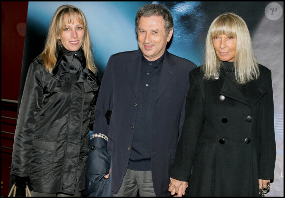 Michel Drucker entouré par sa belle fille Stéfanie Jarre & sa femme Dany Saval a l'avant premiere du film ' 36 quai des Orfevres ' au cinema Pathe Wepler.