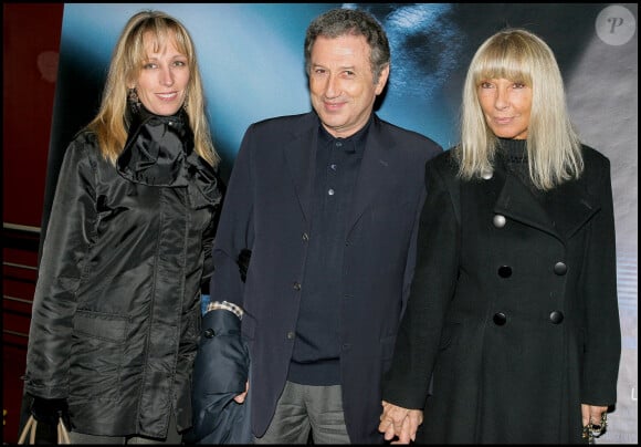 Michel Drucker entouré par sa belle fille Stéfanie Jarre & sa femme Dany Saval a l'avant premiere du film ' 36 quai des Orfevres ' au cinema Pathe Wepler.