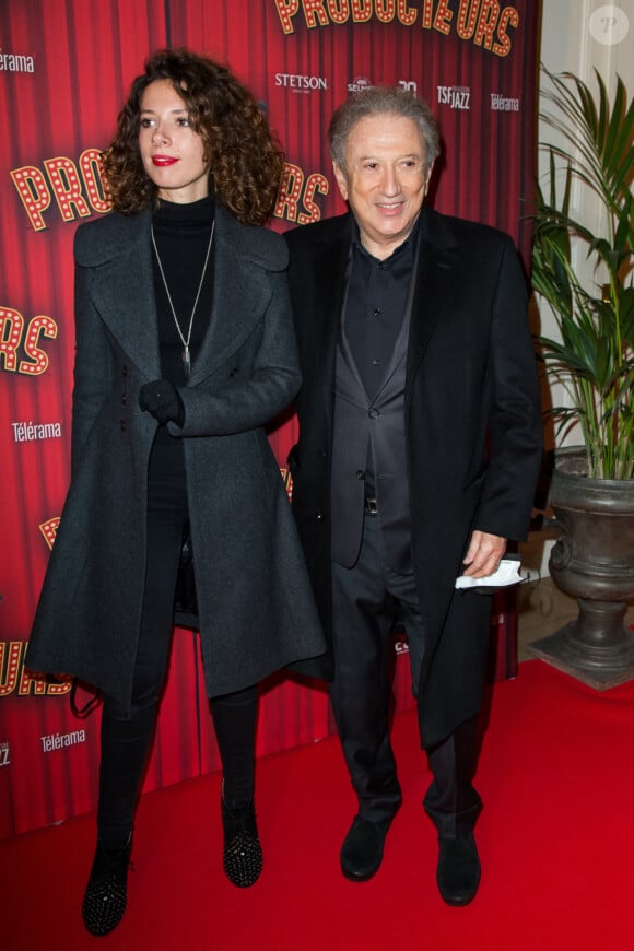 Michel Drucker et sa "petite-fille" Rebecca (fille de Stéfanie Jarre et petite fille de Dany Saval) - Soirée de gala à l'occasion de la première de la pièce "Les producteurs" au Théâtre de Paris à Paris. Le 2 décembre 2021 © Christophe Clovis / Bestimage