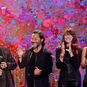 Exclusif - Florent Pagny entouré de tous les interprètes ayant participé à l'émission - Enregistrement de l'émission "Avec Florent, tout le monde ELA" à La Seine Musicale à Paris, diffusée le 1er septembre à 21h10 sur TF1 © Cyril Moreau-Dominique Jacovides / Bestimage 