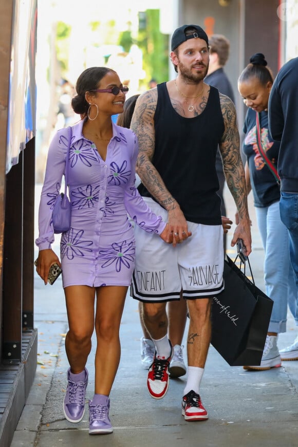 Exclusif - Christina Milian fait du shopping avec sa fille Violet et son mari Matt Pokora (M. Pokora) à Los Angeles le 6 avril 2022.