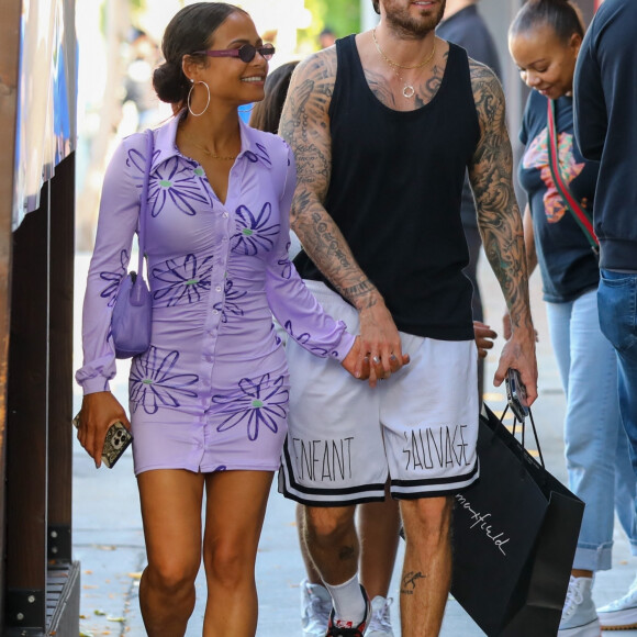 Exclusif - Christina Milian fait du shopping avec sa fille Violet et son mari Matt Pokora (M. Pokora) à Los Angeles le 6 avril 2022.