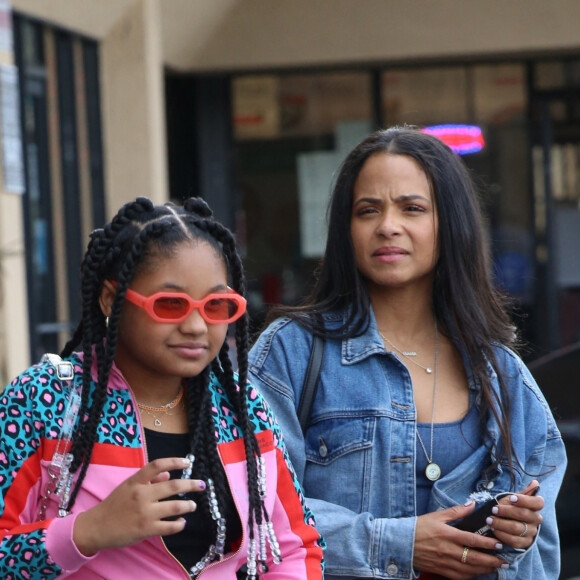 Et qui sera sûrement là pour l'aider en français ! 
Exclusif - Christina Milian fête le 12 ème anniversaire de sa fille Christina Violet avec son compagnon Matt Pokora (M. Pokora) à Studio City le 26 février 2022.La mère de Christina et Karrueche Tran étaient parmi les amis et la famille présents. 