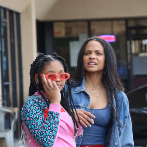Le couple va vivre à Paris, avec Isaiah et Kenna, leurs fils, mais également Violet, la fille aînée de Christina Milian.
Exclusif - Christina Milian fête le 12 ème anniversaire de sa fille Christina Violet avec son compagnon Matt Pokora (M. Pokora) à Studio City le 26 février 2022.La mère de Christina et Karrueche Tran étaient parmi les amis et la famille présents. 