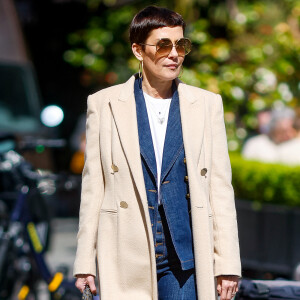 Exclusif - Cristina Córdula se promène sur l'Avenue Montaigne à Paris, France, le 4 avril 2023. 